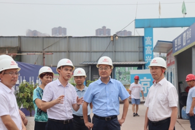 集團(tuán)公司董事長鄧華帶隊(duì)前往內(nèi)江市、隆昌市考察紡織、糧食儲(chǔ)運(yùn)、撬裝加油等項(xiàng)目