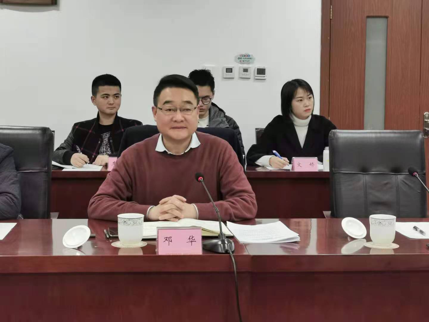 “省、市、縣三級(jí)聯(lián)動(dòng)，多方齊力推動(dòng)達(dá)州苧麻產(chǎn)業(yè)發(fā)展”。