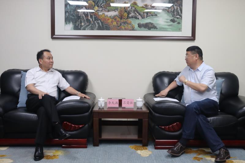 李天滿會(huì)見四川大學(xué)全球創(chuàng)聯(lián)常務(wù)副會(huì)長(zhǎng)、四川會(huì)長(zhǎng)呂藺強(qiáng)一行