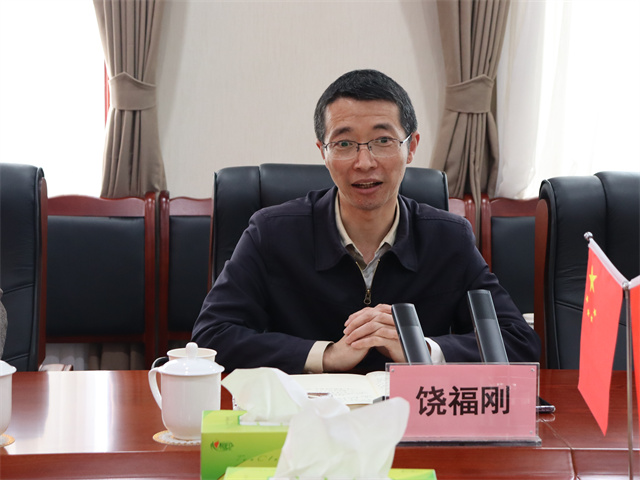 鄧華會見宜賓市供銷社黨委書記、理事會主任饒福剛一行