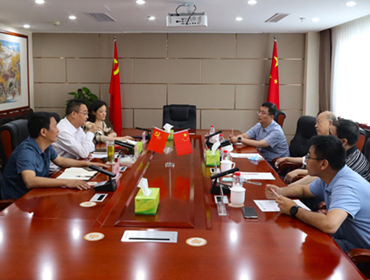 鄧華會(huì)見四川大學(xué)教授葉光斗、巨石集團(tuán)成都有限公司執(zhí)行董事、總經(jīng)理陳杰等一行