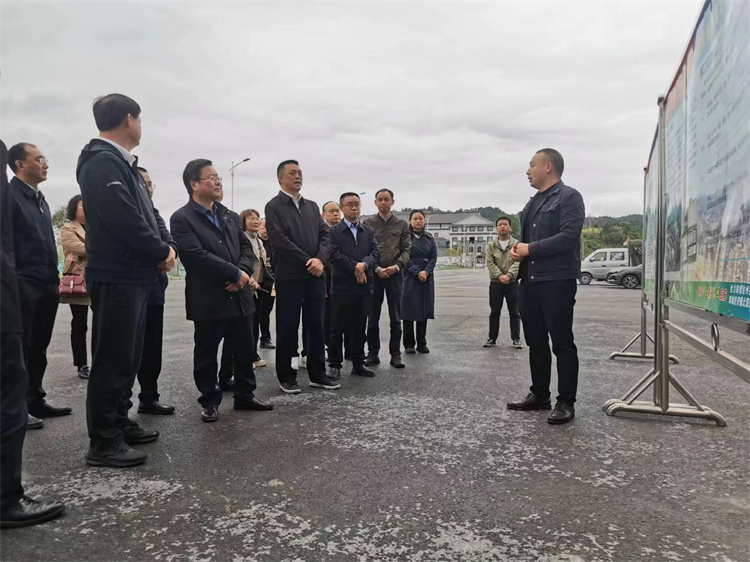 自貢市人大常委會副主任、民建自貢市委主委王孝謙一行考察四川供銷西南冷鏈物流基地