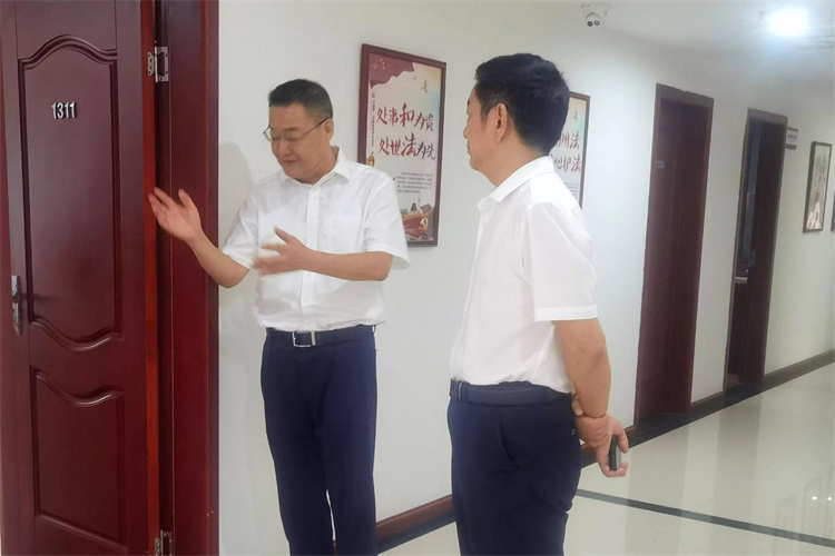 省供銷社黨組成員、機(jī)關(guān)黨委書記李先明帶隊(duì)檢查指導(dǎo)棉麻集團(tuán)安全生產(chǎn)工作